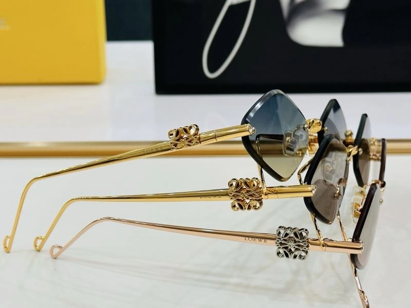 Loewe Sunglasses Versatile 280333