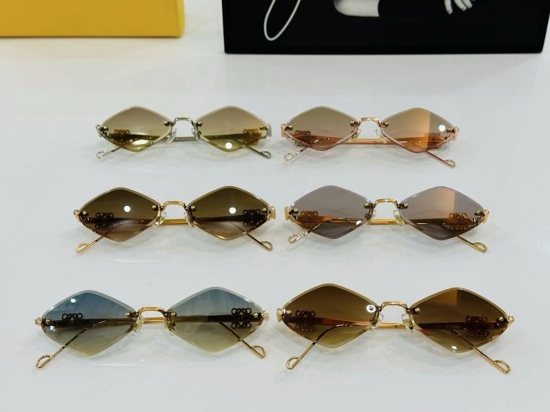 Loewe Sunglasses Versatile 280333