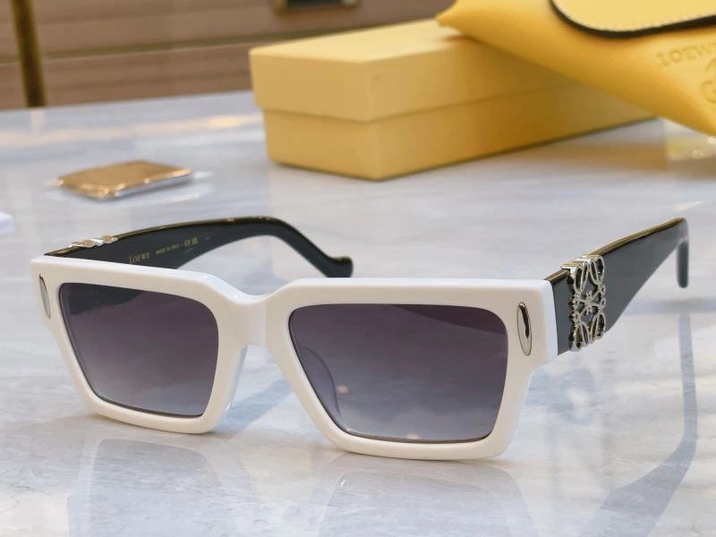Fashionable Loewe Sunglasses 280320