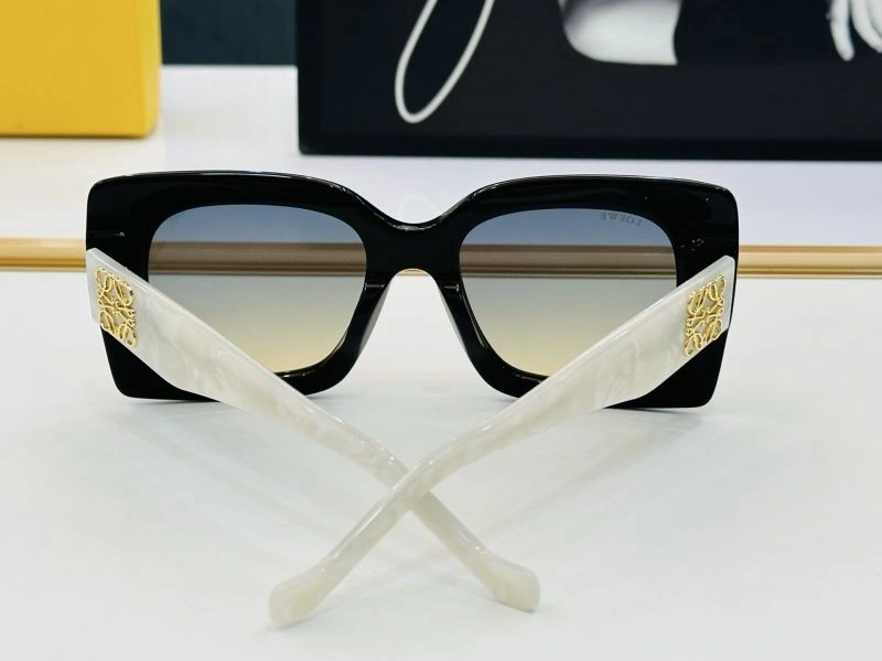 Refined Loewe Sunglasses 280318