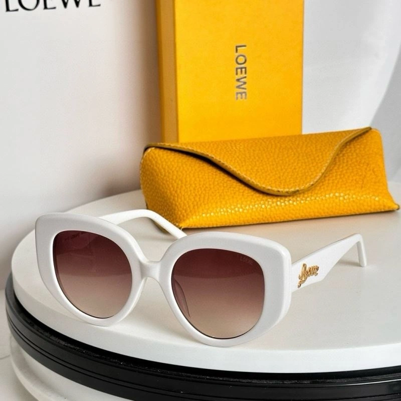 Loewe Sunglasses Versatile 280344