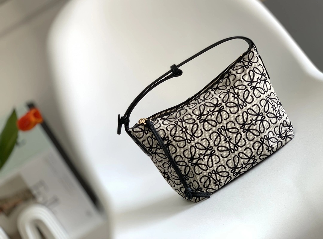 Loewe Top Handle Bags Minimalist 67122