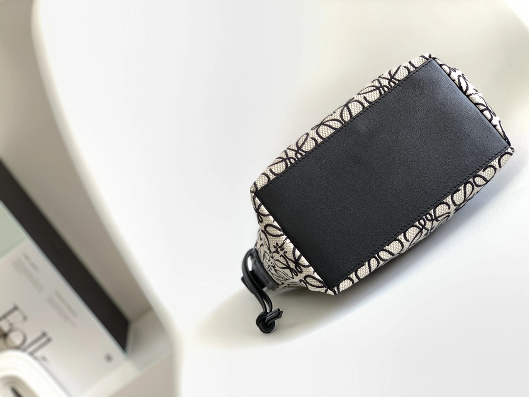 Loewe Top Handle Bags Minimalist 67122
