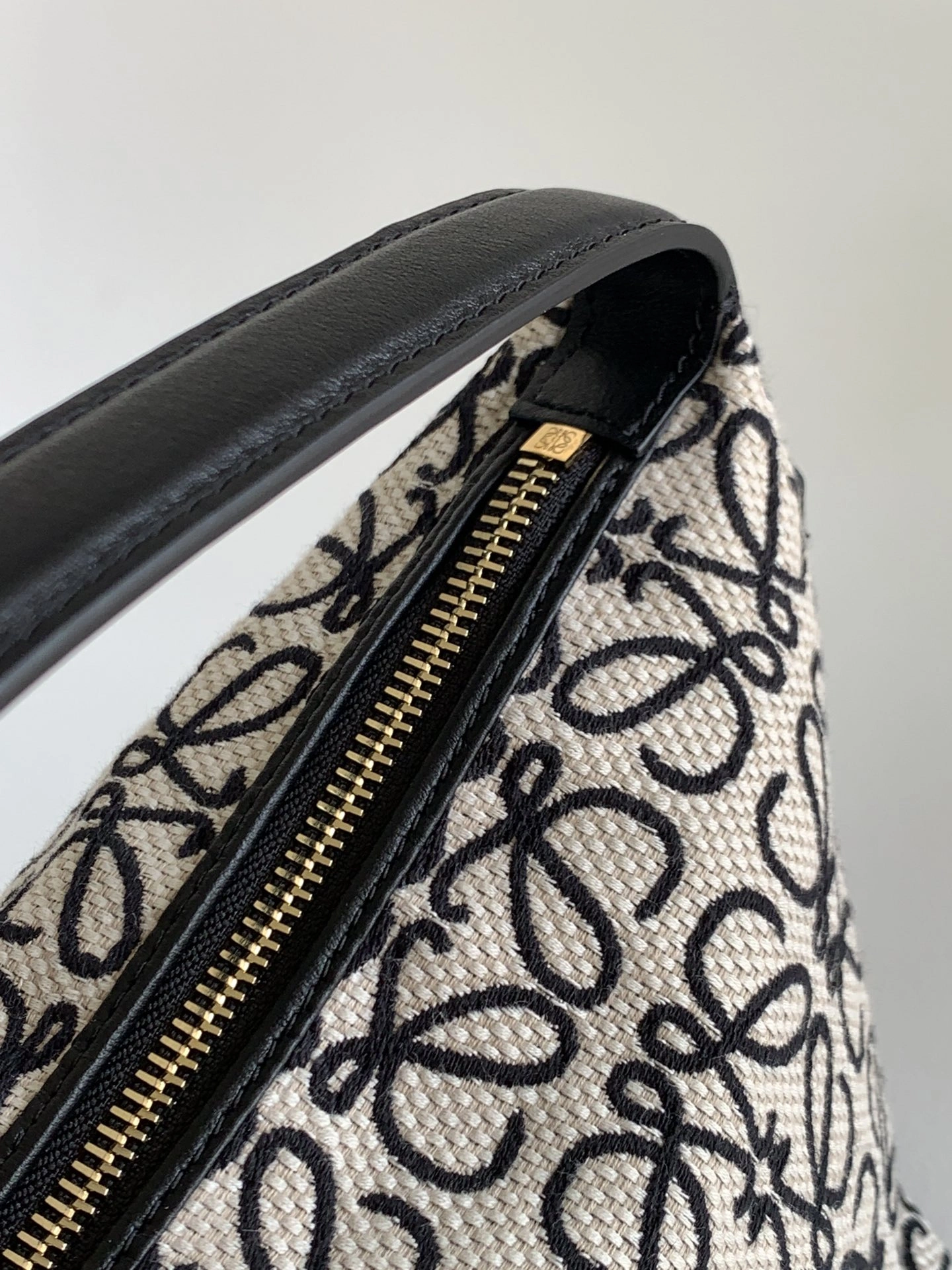 Loewe Top Handle Bags Minimalist 67122
