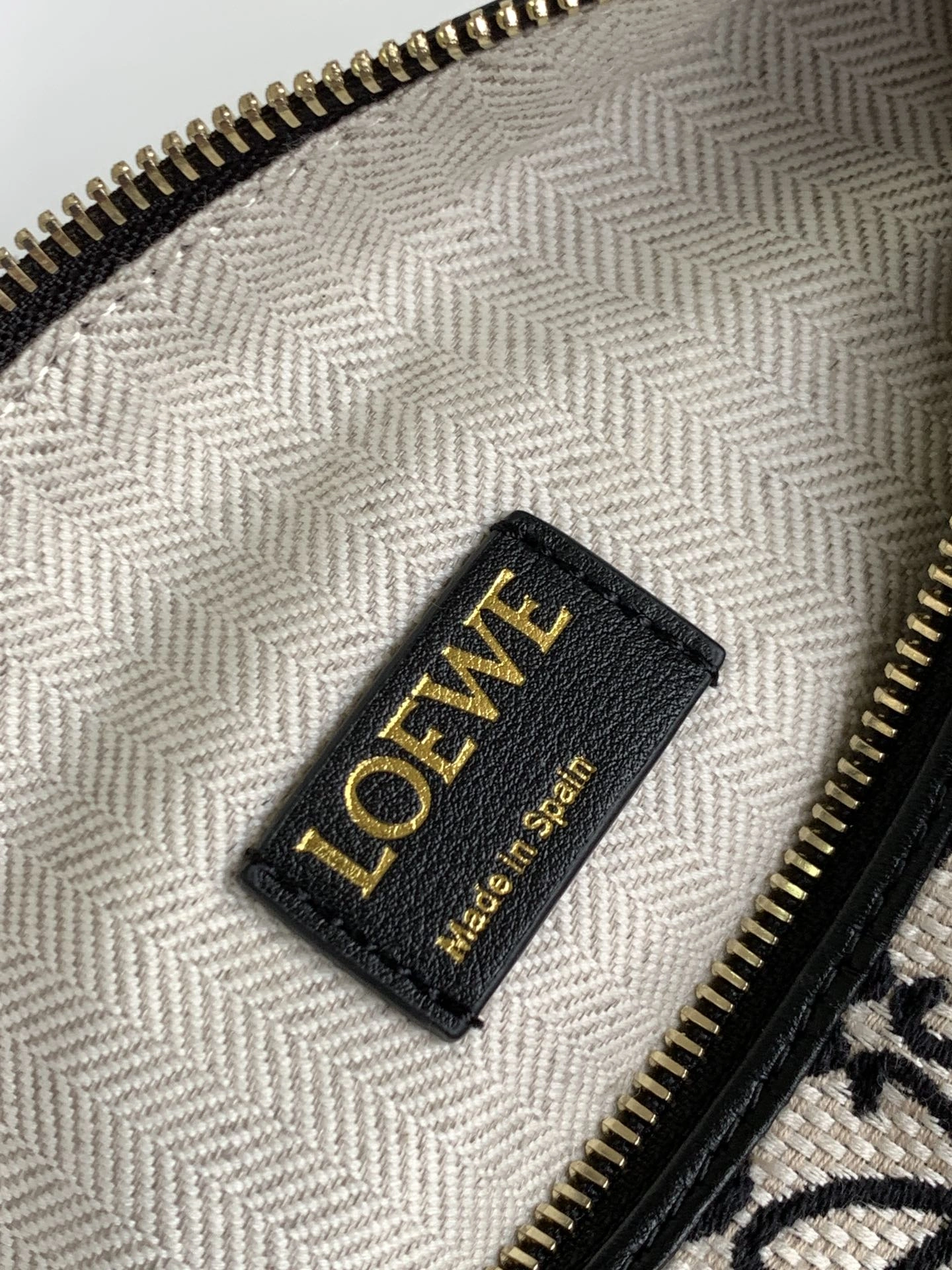 Loewe Top Handle Bags Minimalist 67122