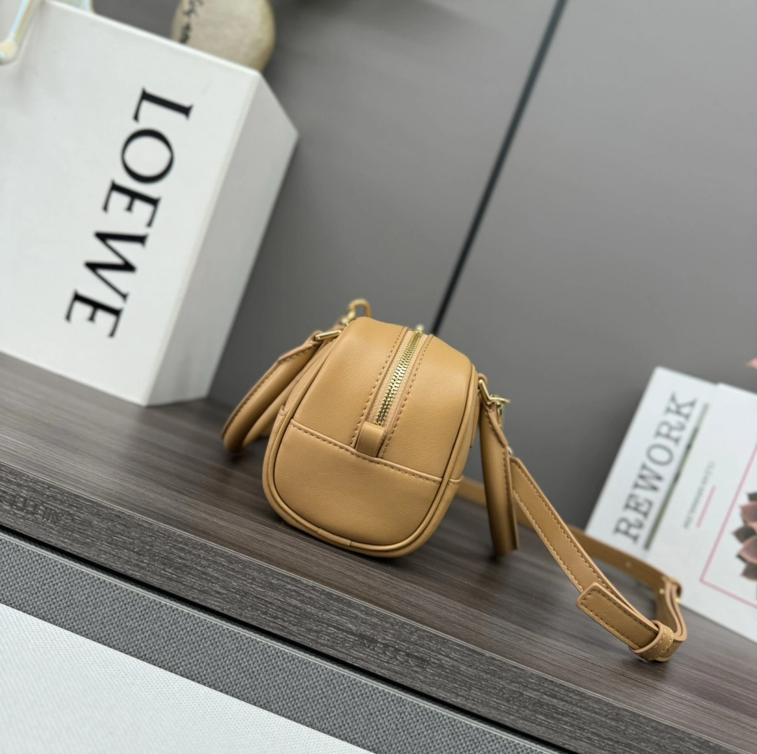 Supportive Loewe Top Handle Bags 67176