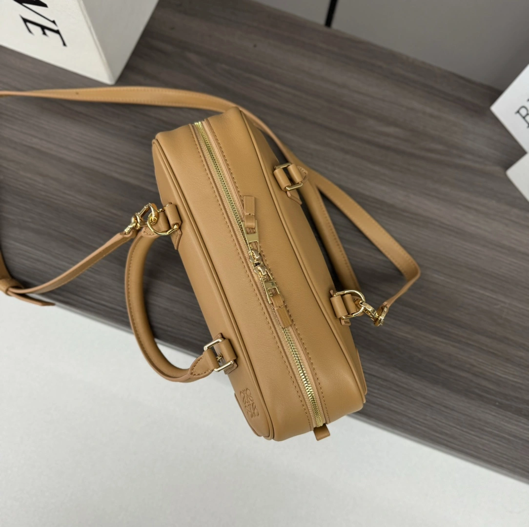Supportive Loewe Top Handle Bags 67176