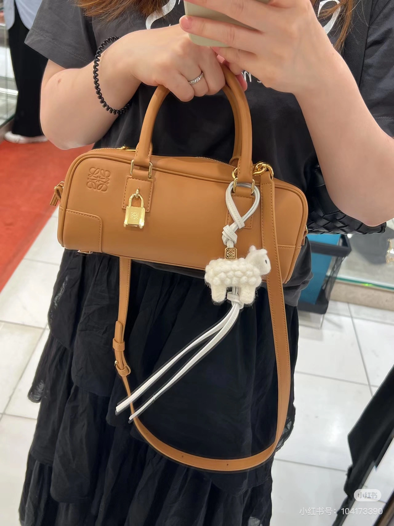 Supportive Loewe Top Handle Bags 67176