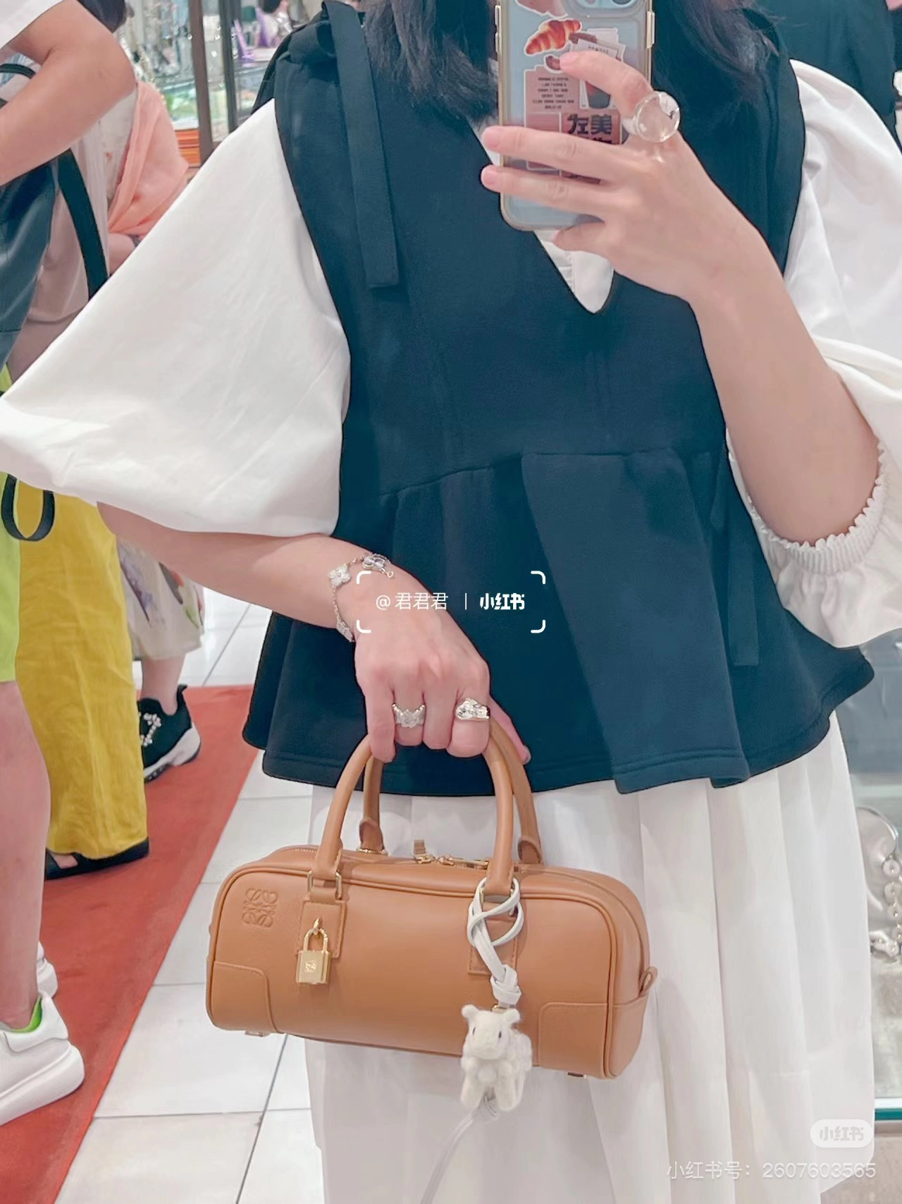 Supportive Loewe Top Handle Bags 67176