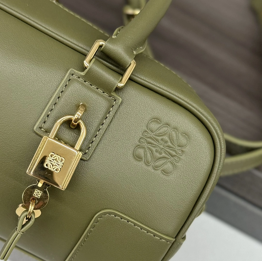 Loewe Top Handle Bags Breathable 67169