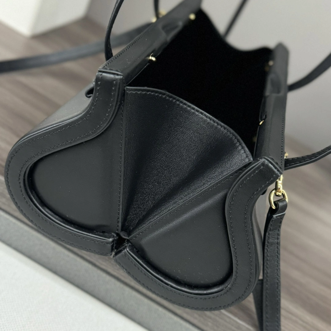 Loewe Top Handle Bags MultiPurpose 67116