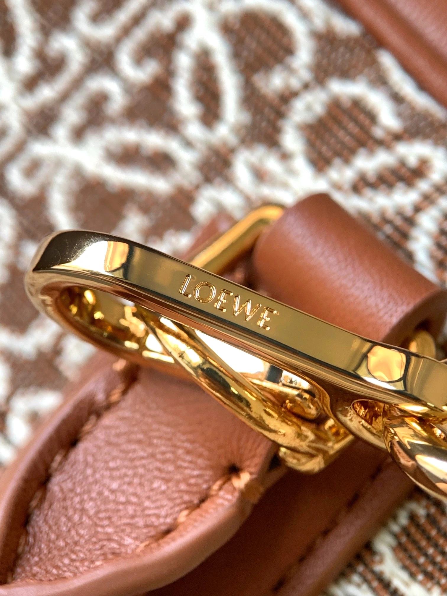 UrbanStyle Loewe Top Handle Bags 71835