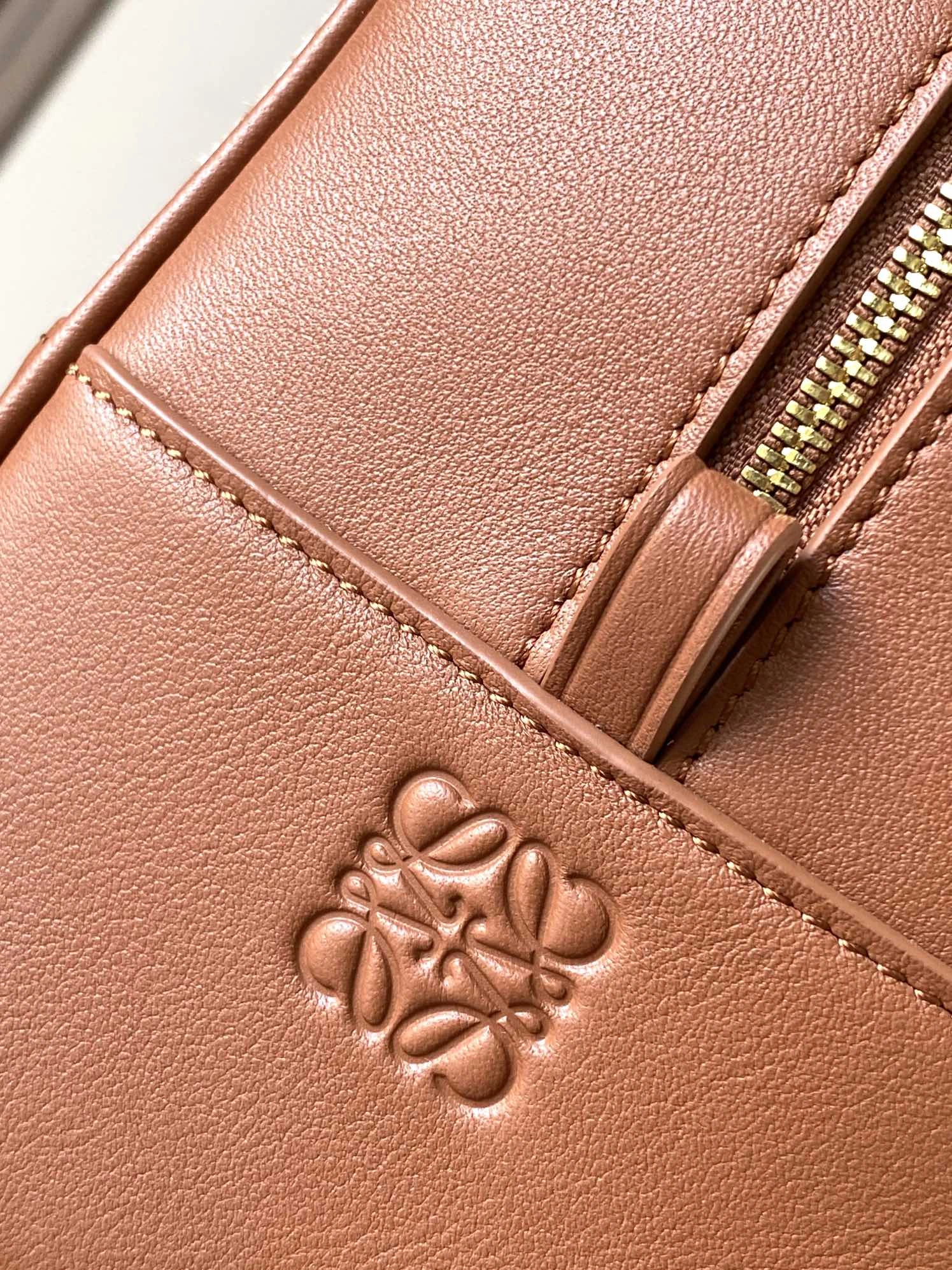 UrbanStyle Loewe Top Handle Bags 71835