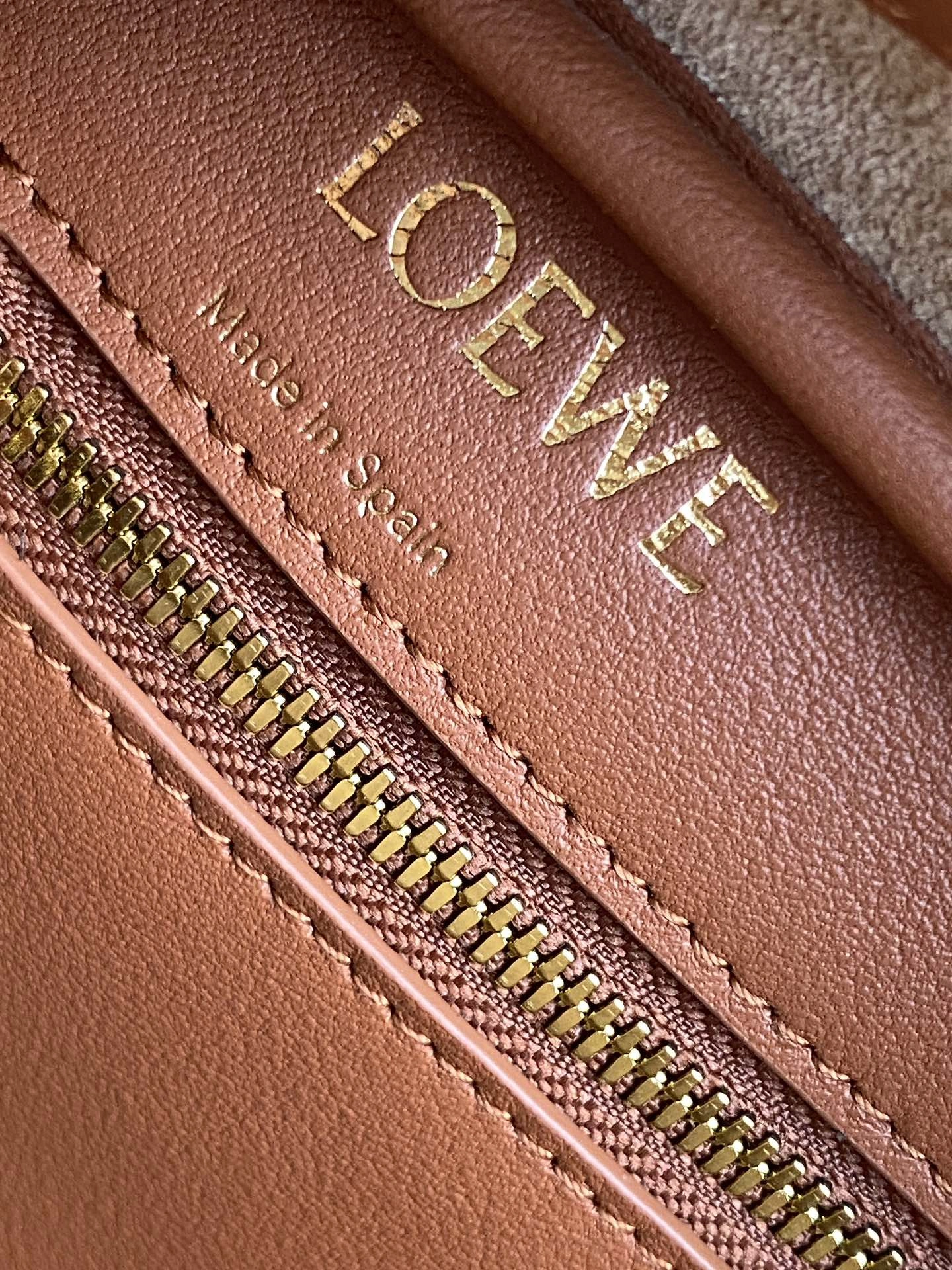 Tailored Loewe Top Handle Bags 71848