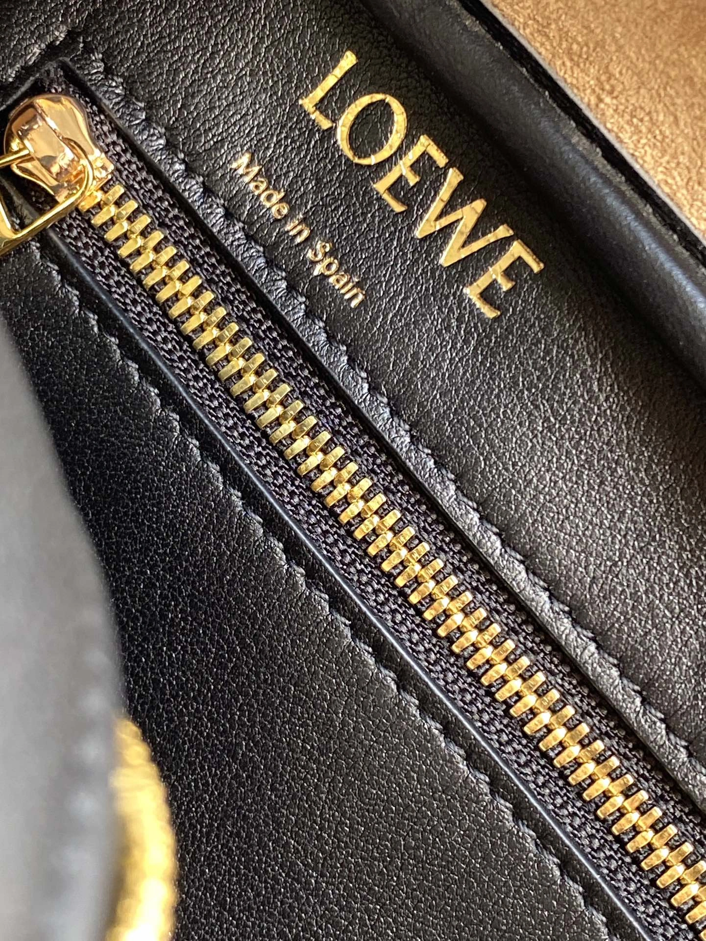 TravelReady Loewe Top Handle Bags 71849