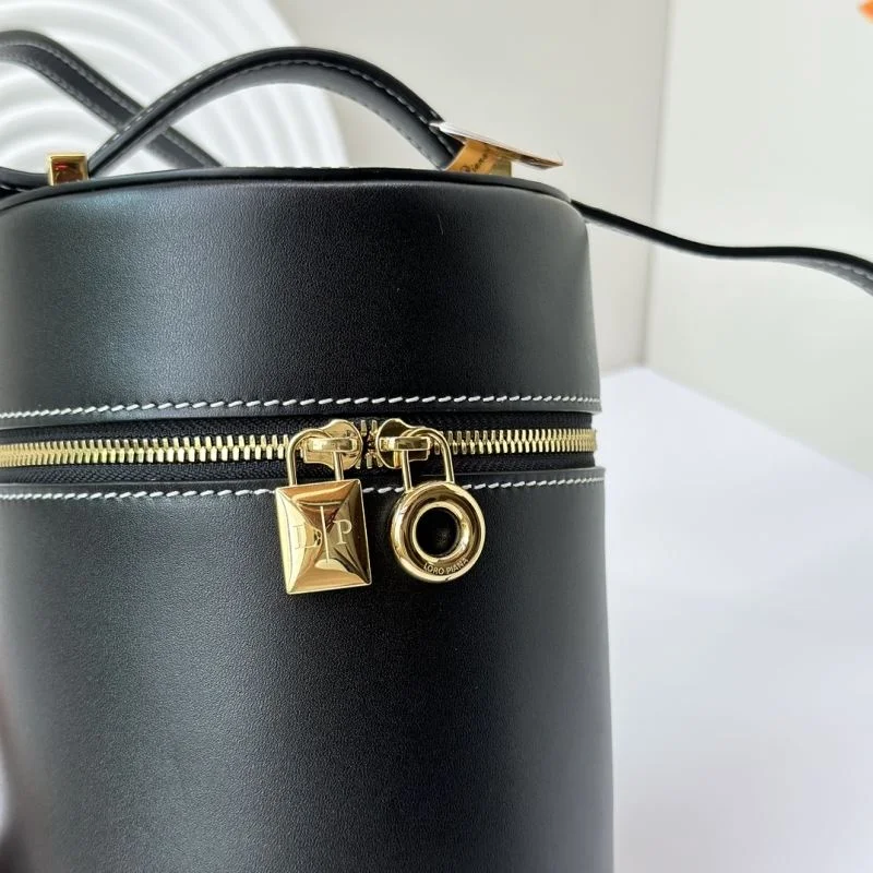Loro Piana Bucket Bags Elegant 44464