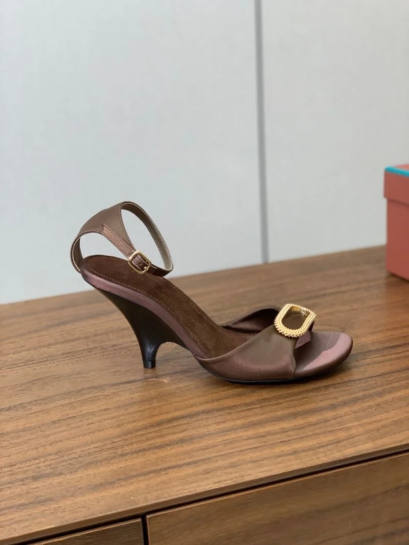 Trendsetting Loro Piana Sandals 11923