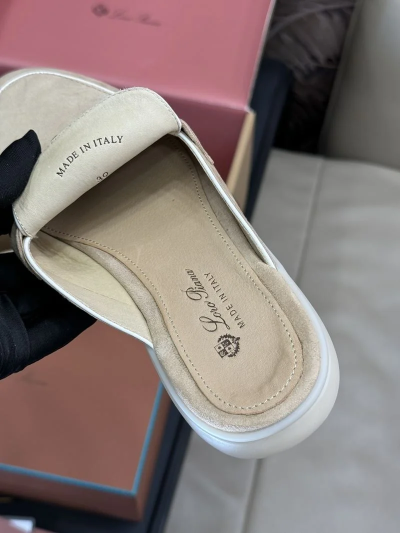 Trendy Loro Piana Sandals 9670