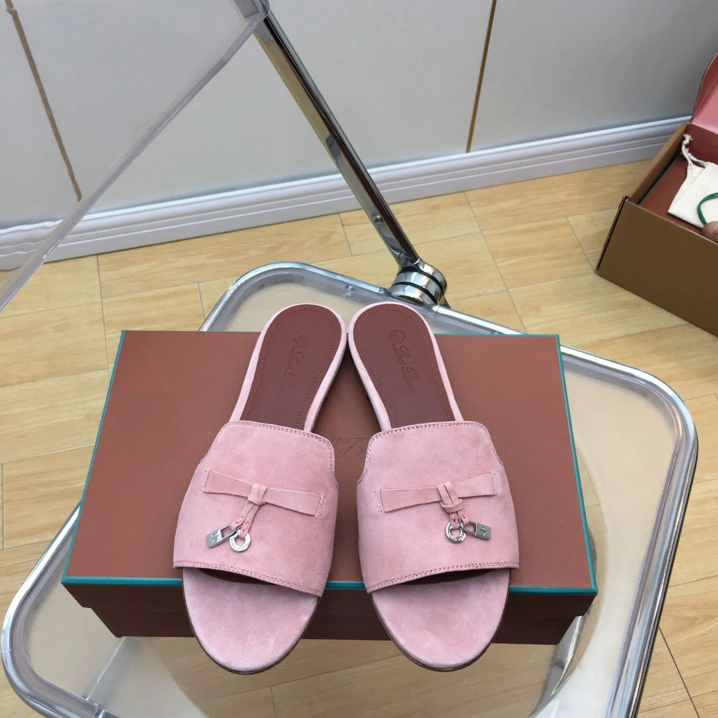 Trendsetting Loro Piana Sandals 6192