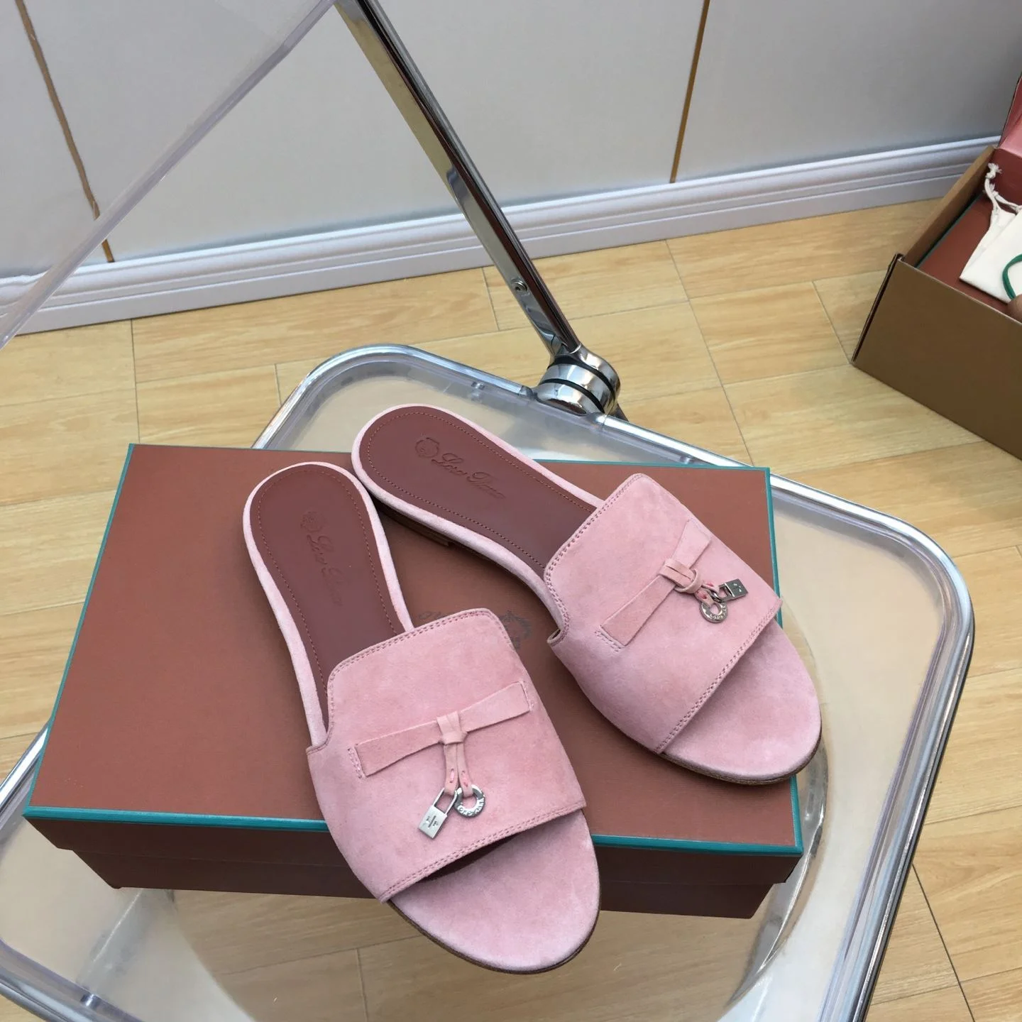 Trendsetting Loro Piana Sandals 6192