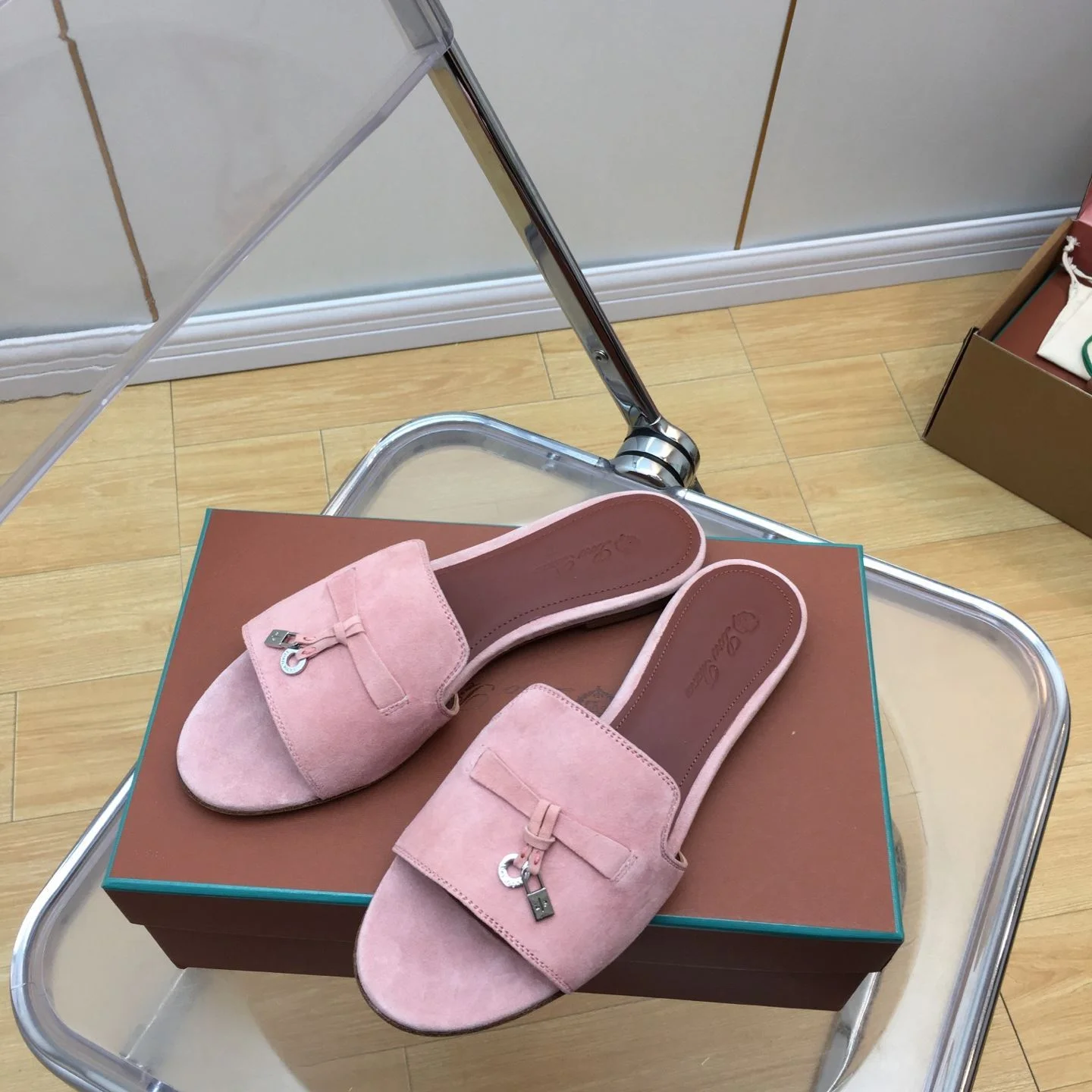 Trendsetting Loro Piana Sandals 6192