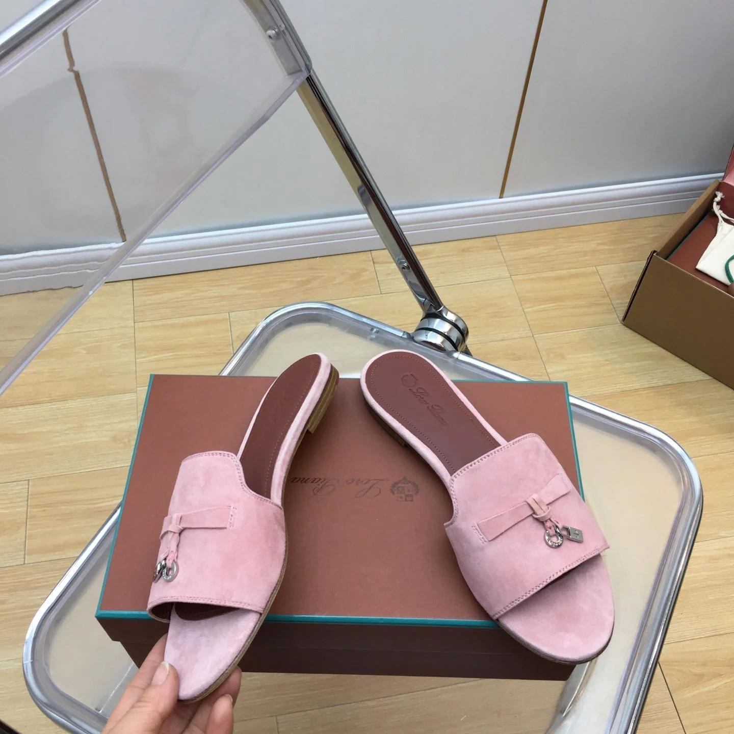 Trendsetting Loro Piana Sandals 6192