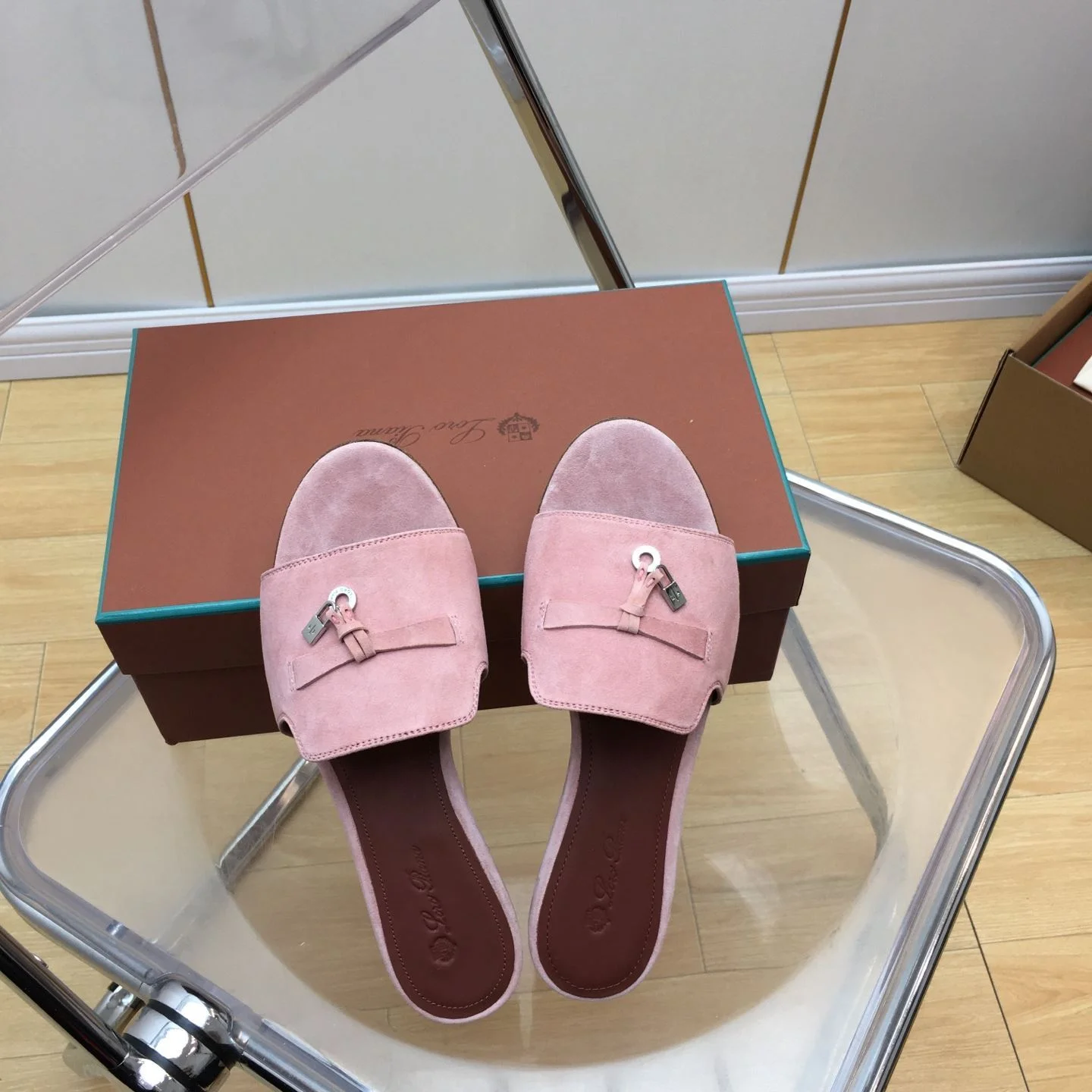 Trendsetting Loro Piana Sandals 6192