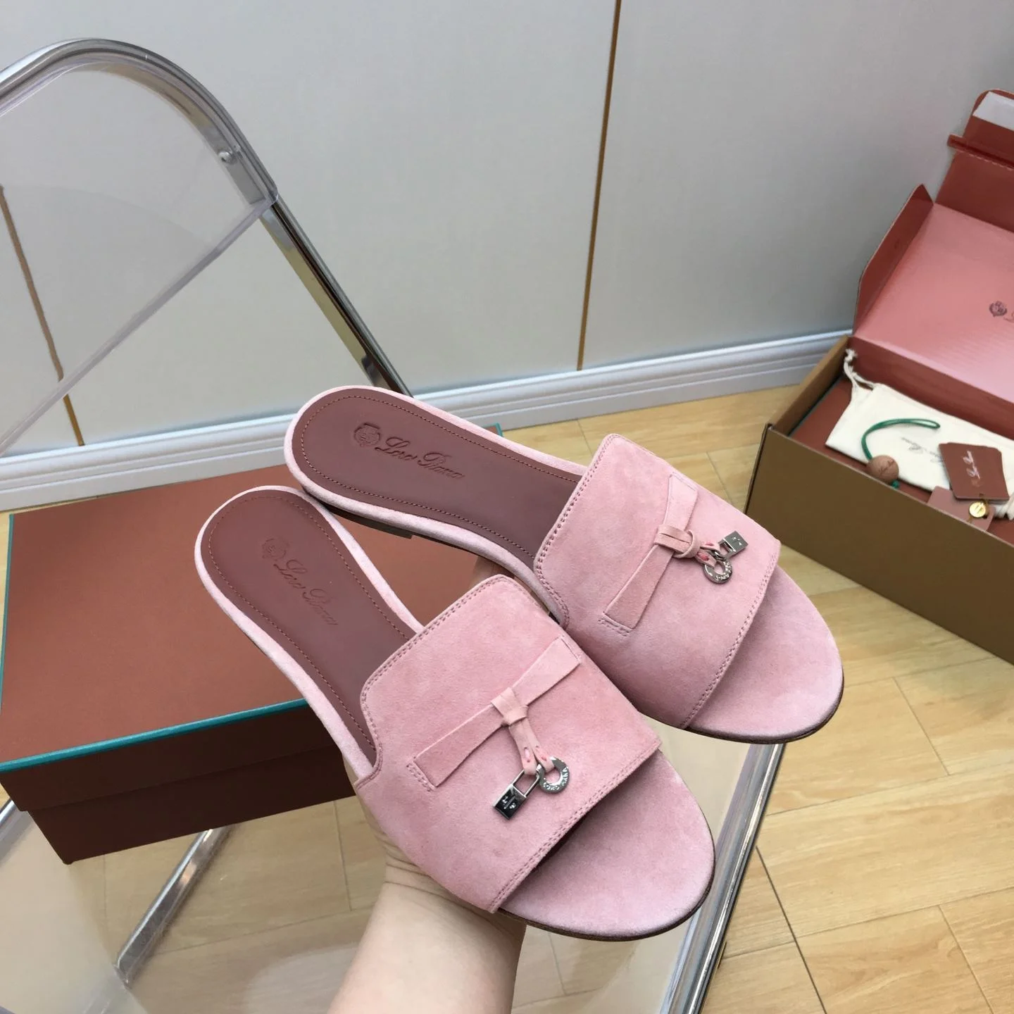 Trendsetting Loro Piana Sandals 6192