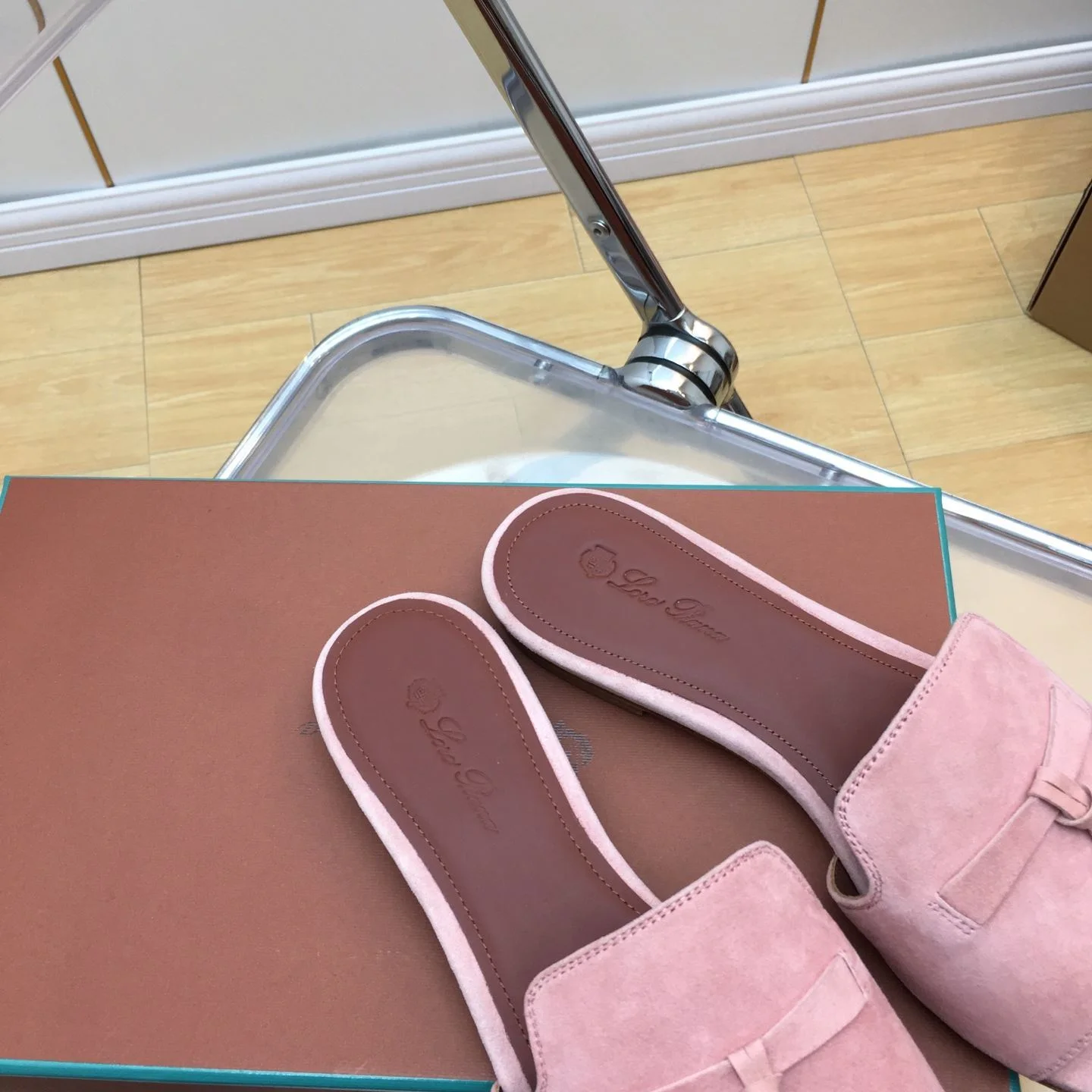 Trendsetting Loro Piana Sandals 6192