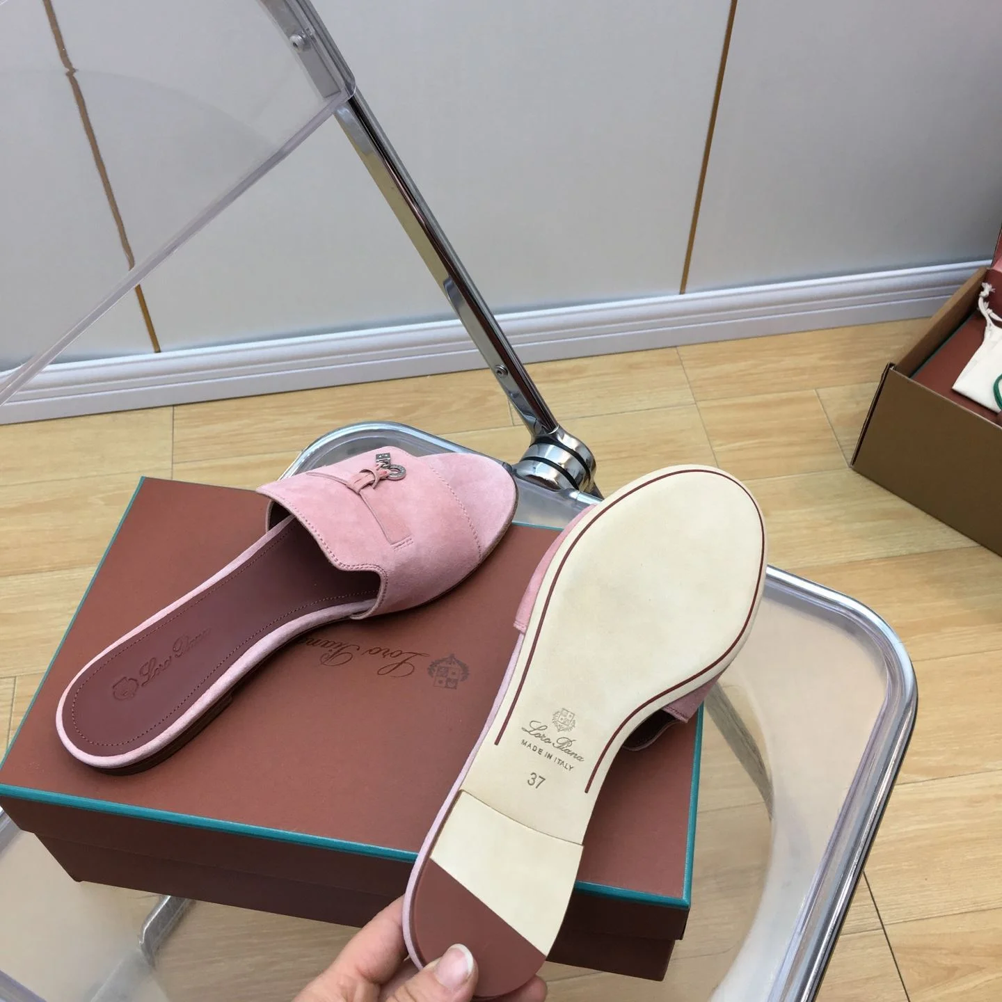 Trendsetting Loro Piana Sandals 6192