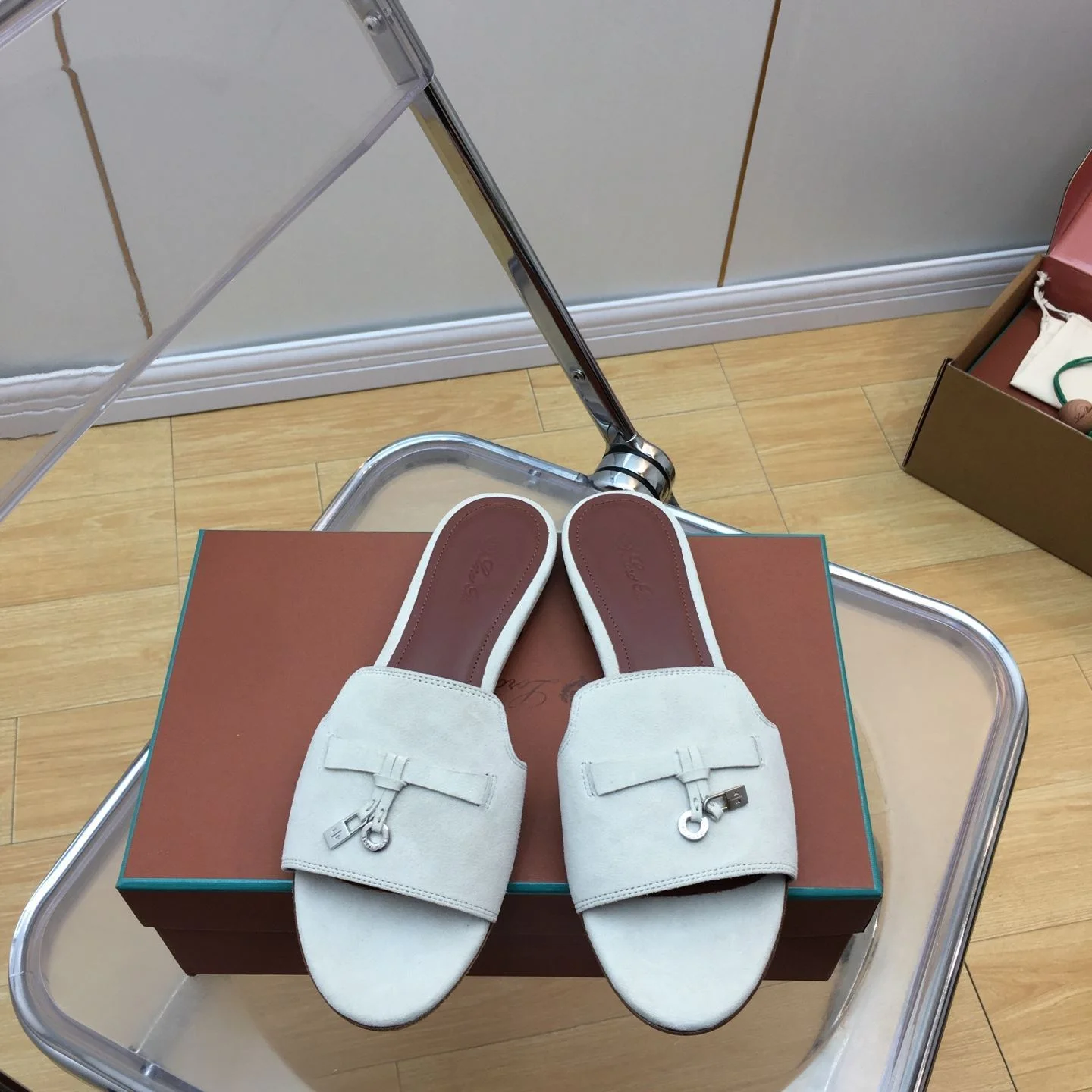 EyeCatching Loro Piana Sandals 6204