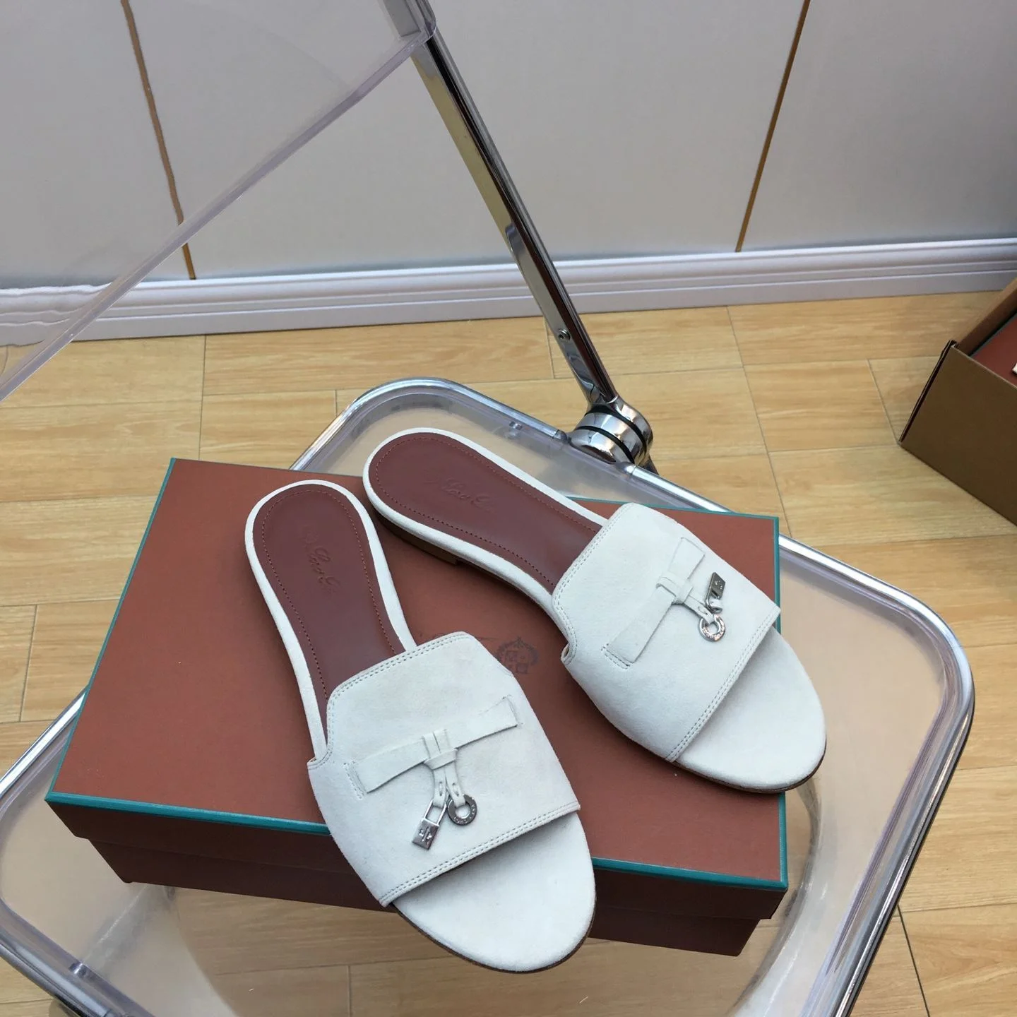 EyeCatching Loro Piana Sandals 6204