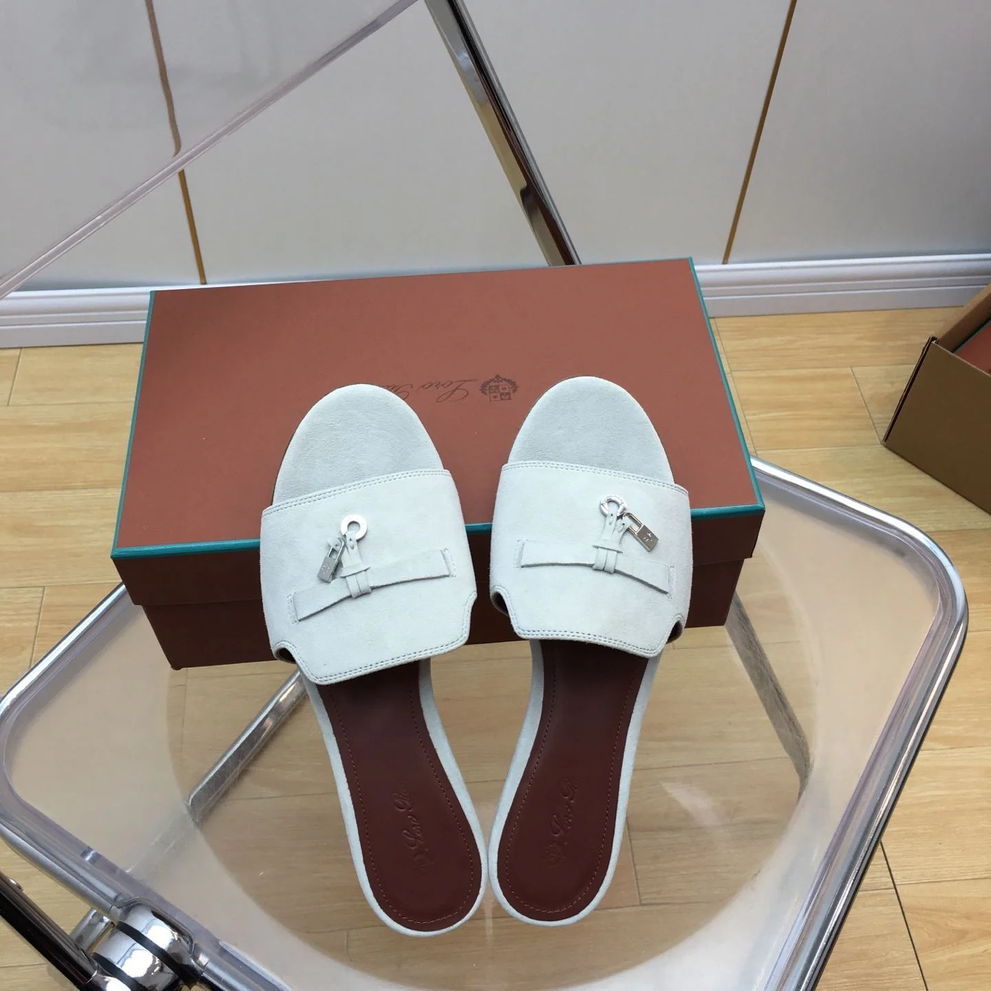 EyeCatching Loro Piana Sandals 6204