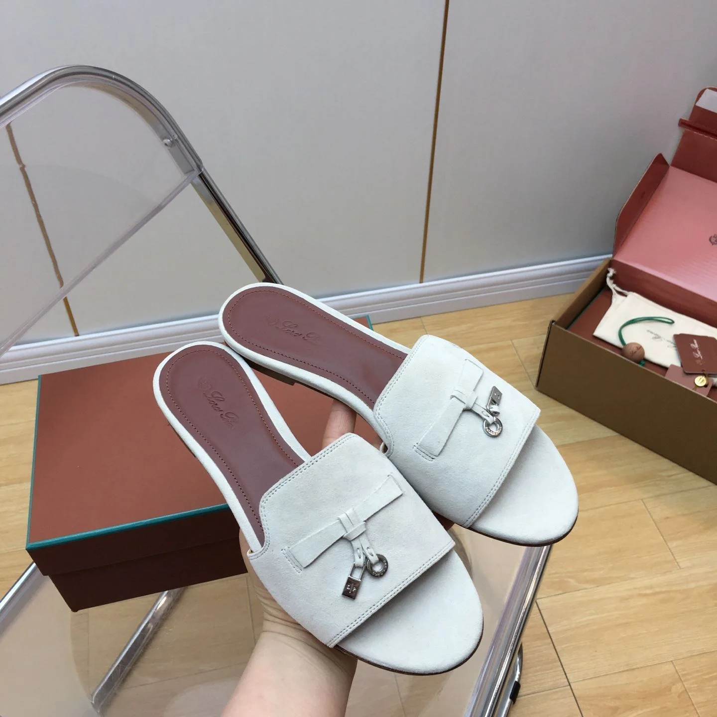 EyeCatching Loro Piana Sandals 6204