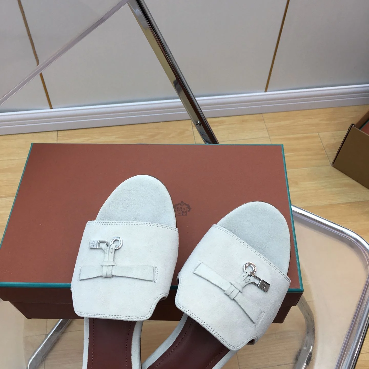 EyeCatching Loro Piana Sandals 6204