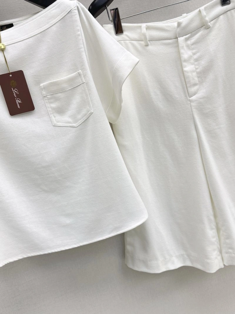 Sleek Loro Piana Short Suits 149400