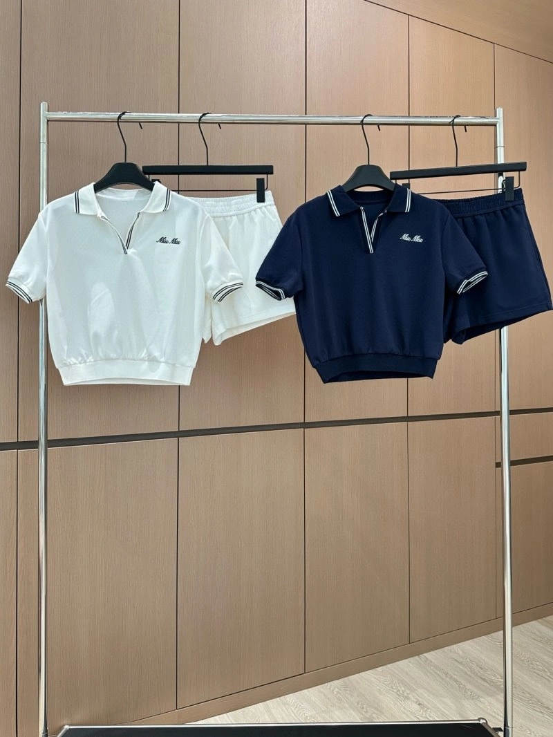 Sporty Loro Piana Short Suits 154717