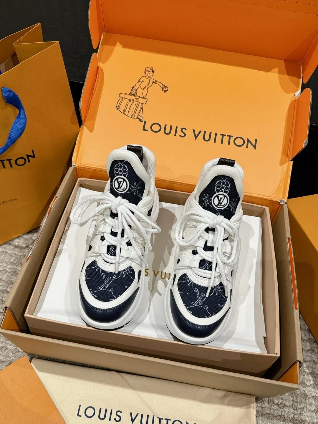 NewStyle Louis Vuitton Archlight Shoes 31338