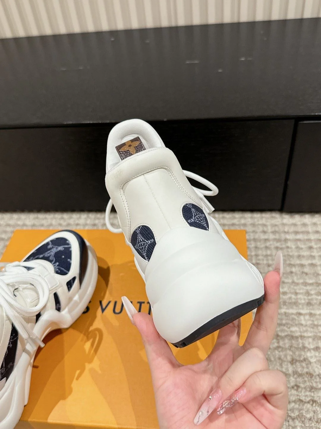 NewStyle Louis Vuitton Archlight Shoes 31338