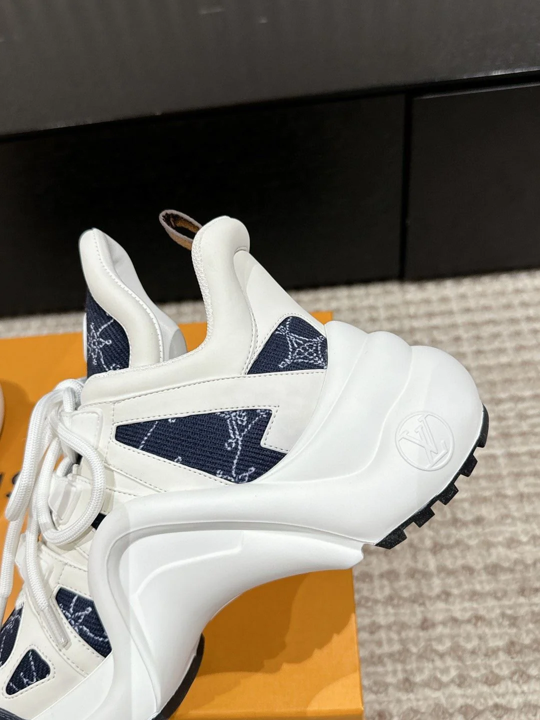NewStyle Louis Vuitton Archlight Shoes 31338