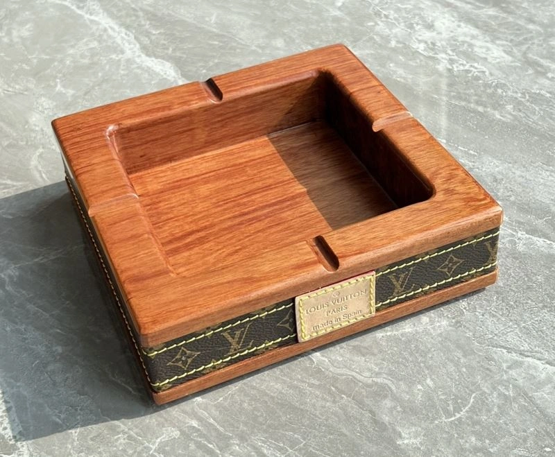 Louis Vuitton Ashtrays Practical 255544