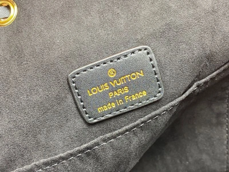 Louis Vuitton Backpacks Sleek 80500
