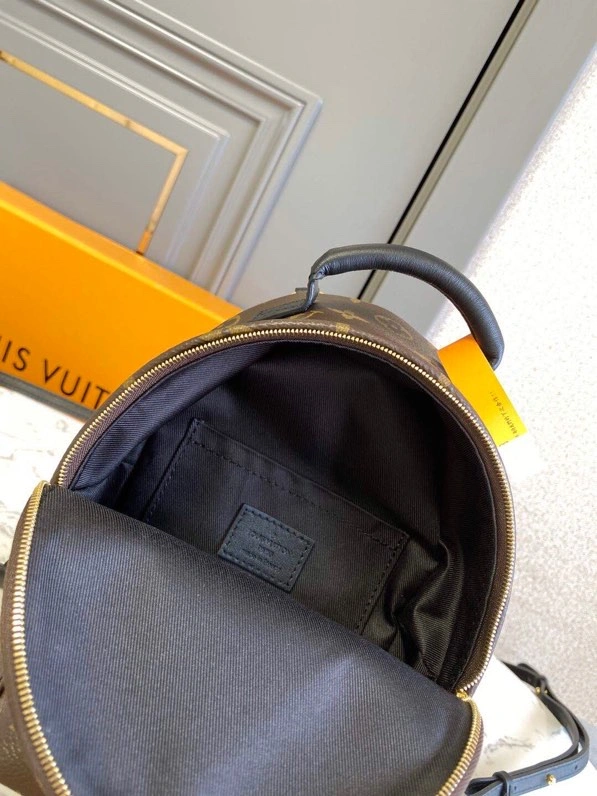Louis Vuitton Backpacks Minimalist 93982