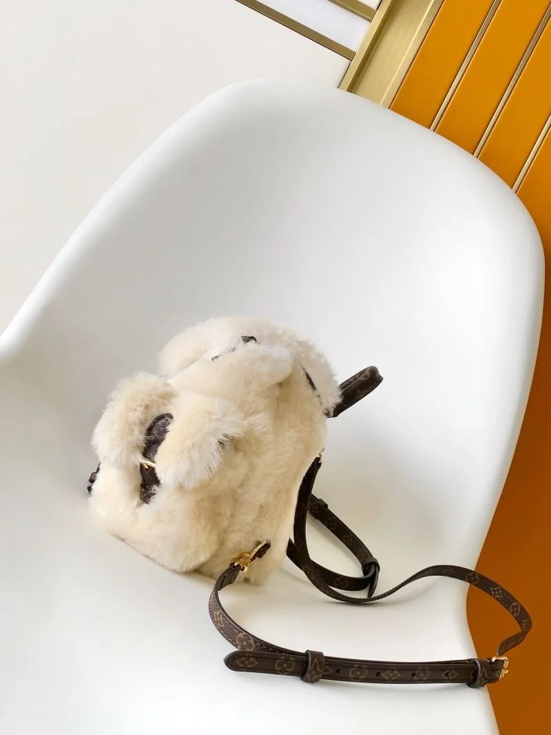 Flexible Louis Vuitton Backpacks 43423