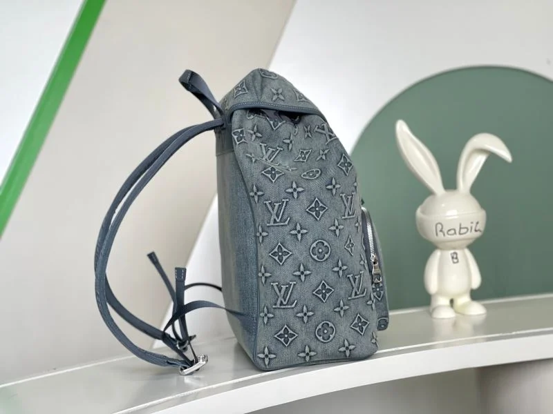 Unisex Louis Vuitton Backpacks 43213