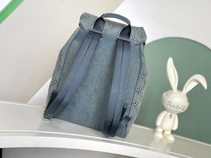 Unisex Louis Vuitton Backpacks 43213