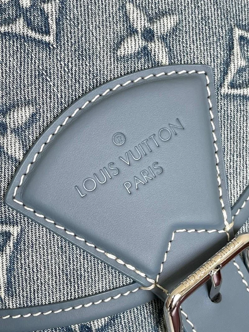 Unisex Louis Vuitton Backpacks 43213