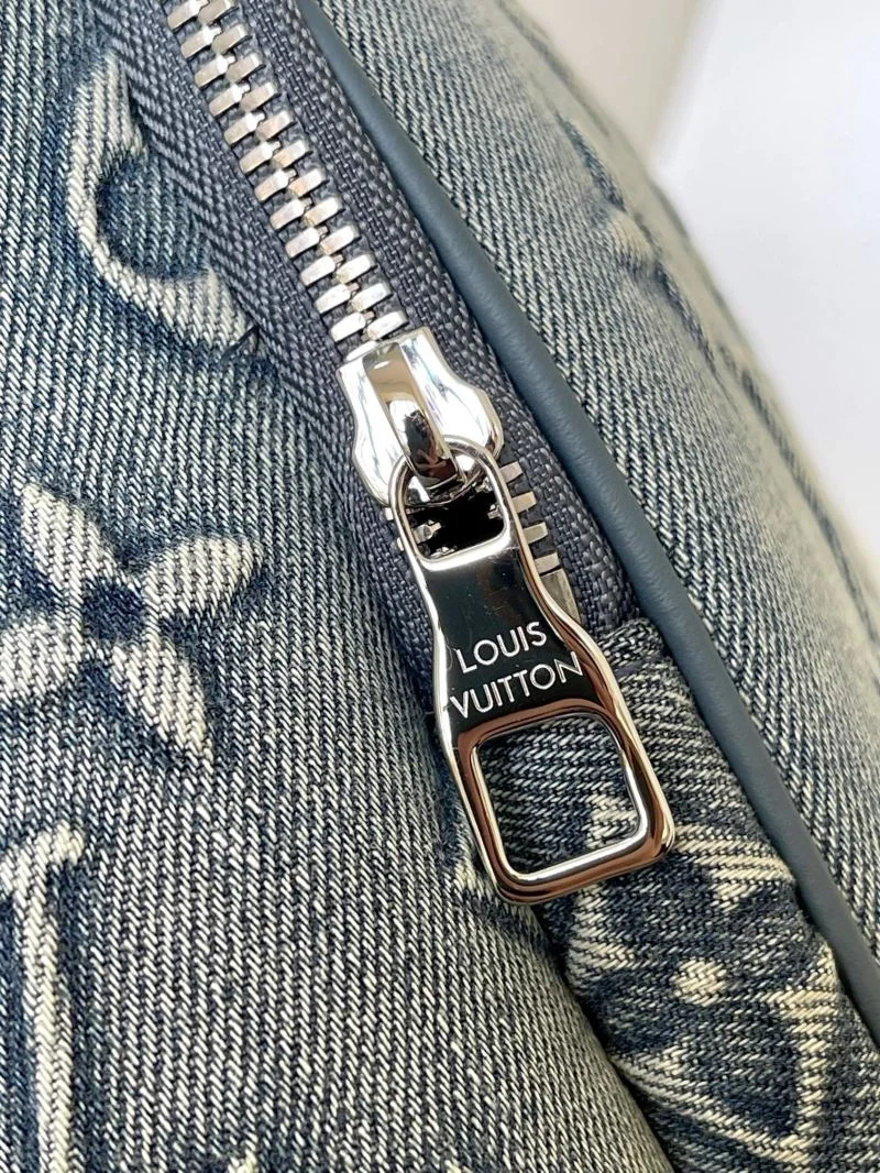 Unisex Louis Vuitton Backpacks 43213