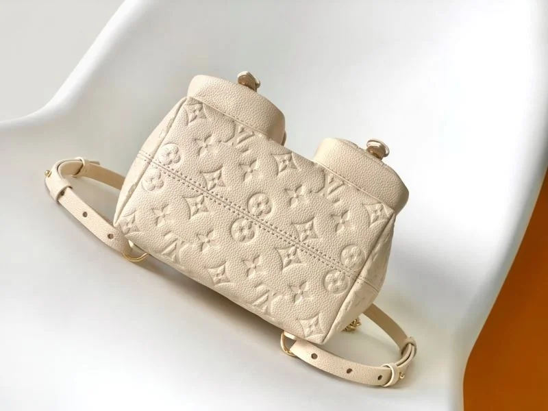 ZipUp Louis Vuitton Backpacks 43130
