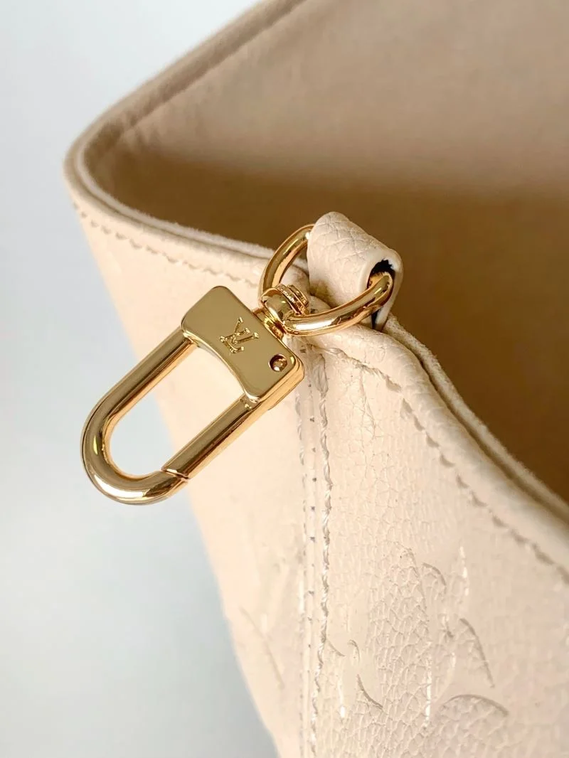 ZipUp Louis Vuitton Backpacks 43130